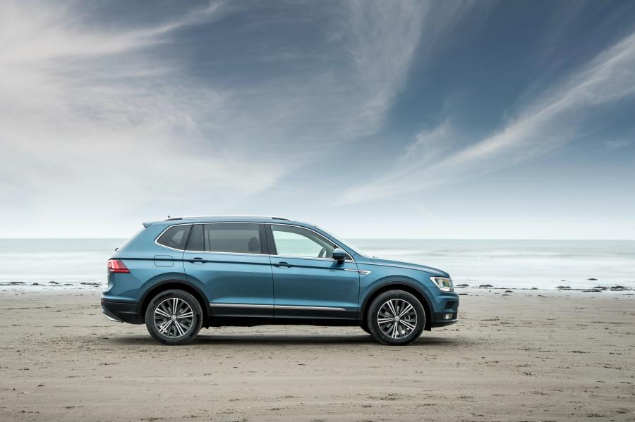  Volkswagen Tiguan Allspace 2018 года  (UK) (фото 11 из 40)